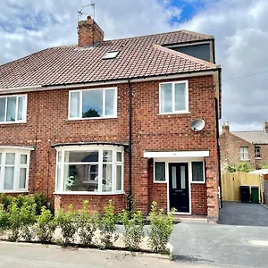 Townhouse With Free Off Road Parking And Garden , York United Kingdom